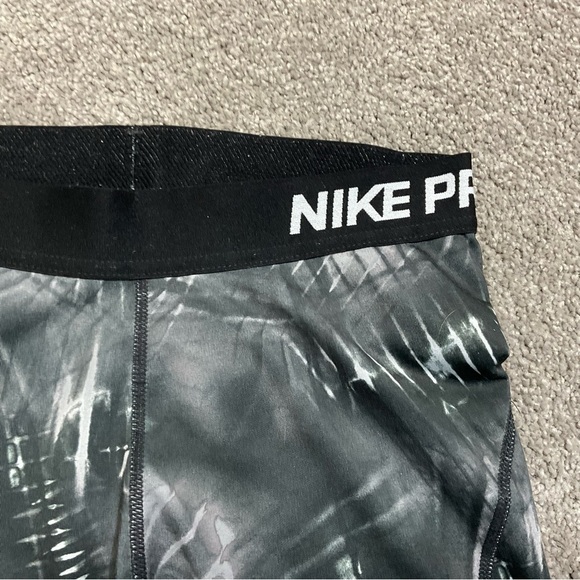 Nike Pro Black and Gray 3” Size Small - Picture 3 of 9